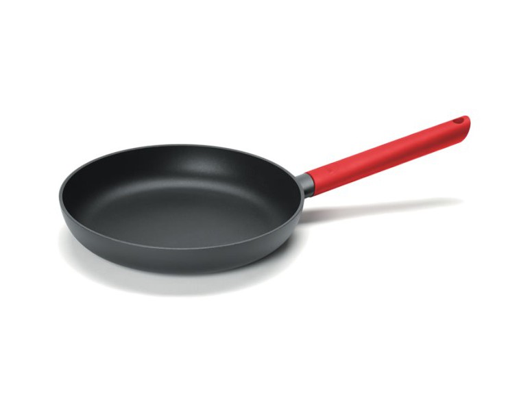 Sartén Woll Just Cook 20, 24 y 28cm con mango rojo